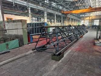 сварка прожекторной мачты в цехе сварка прожекторной мачты в цехе